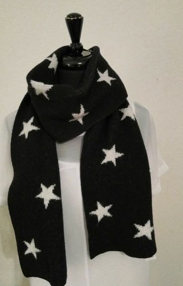 GAP Accessories - GAP Black with white stars scarf